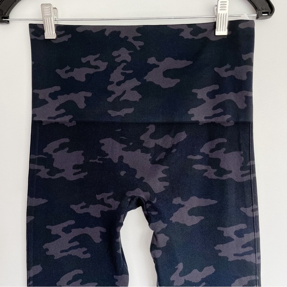 Spanx Look At Me Now Seamless Leggings Black Camo Women’s Large - Picture 6 of 12
